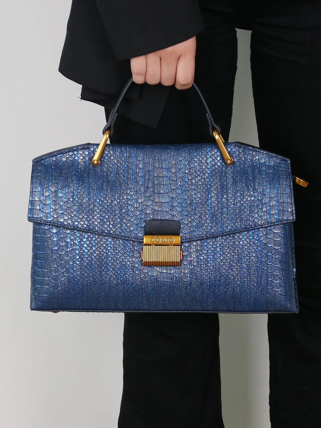 COCIO | Embossed Snake-Print Bag